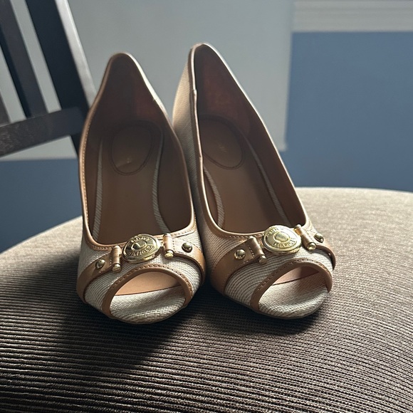 Tommy Hilfiger Cream and Tan Peep-Toe Heels - Picture 1 of 4